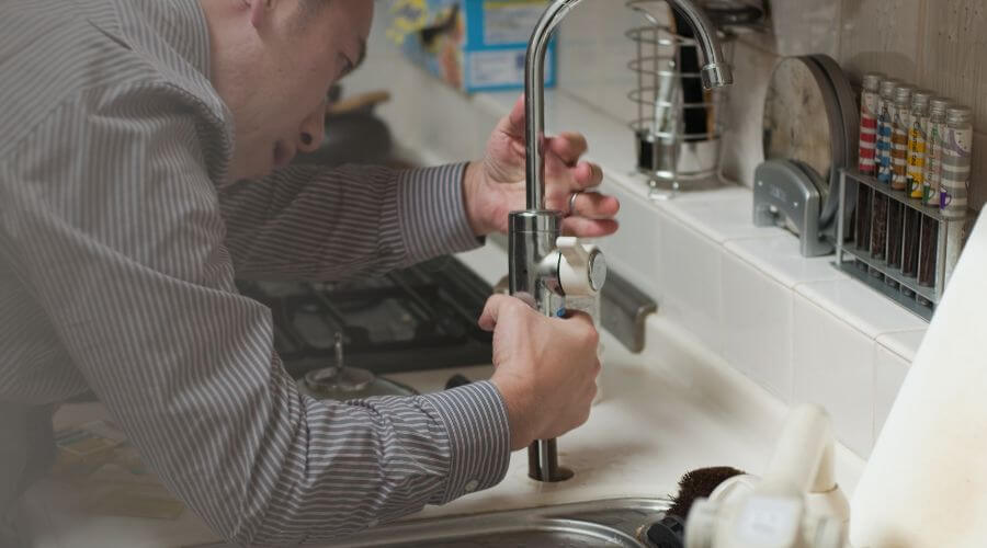 Expert burst pipe repair services in Pleasant Plains, IL